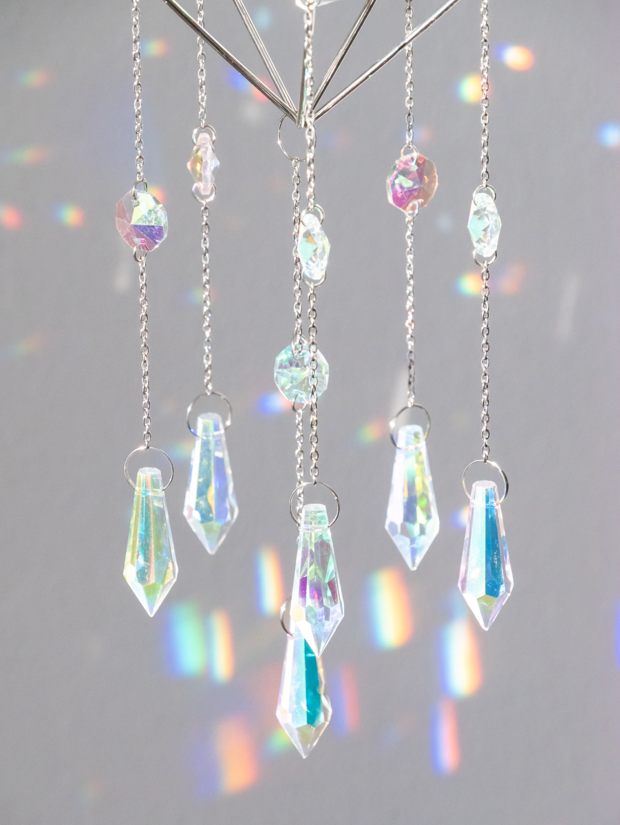 Pegel aura gecoate kristallen aan suncatcher