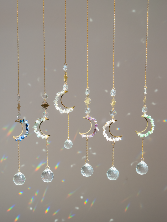 Raamhanger maan met edelsteen